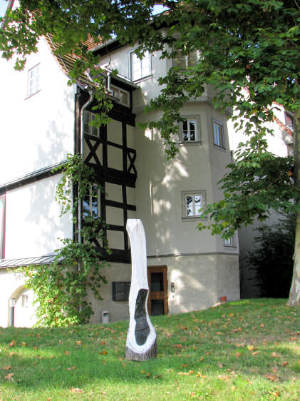 45_moderne_Kunst_vor_historischer_Kulisse