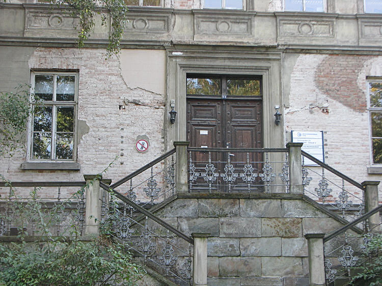 53_telefonieren_schadet_der_Bausubstanz