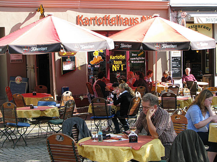 64_tolle_Stimmung_im_Kartoffelhaus_-_die_Kartoffeln_sind_noch_nicht_weich