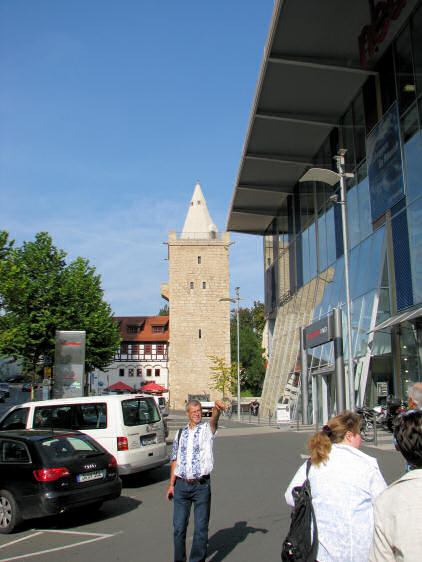 68_und_noch_ein_Turm_vorm_Kaffeetrinken