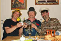 Muetzenfoto zu dritt small