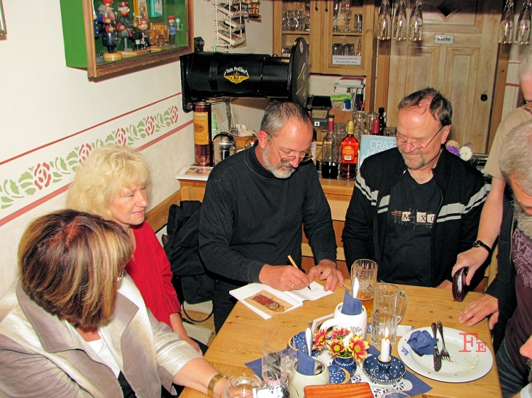 Vor dem Bezahlen kommt das Signieren