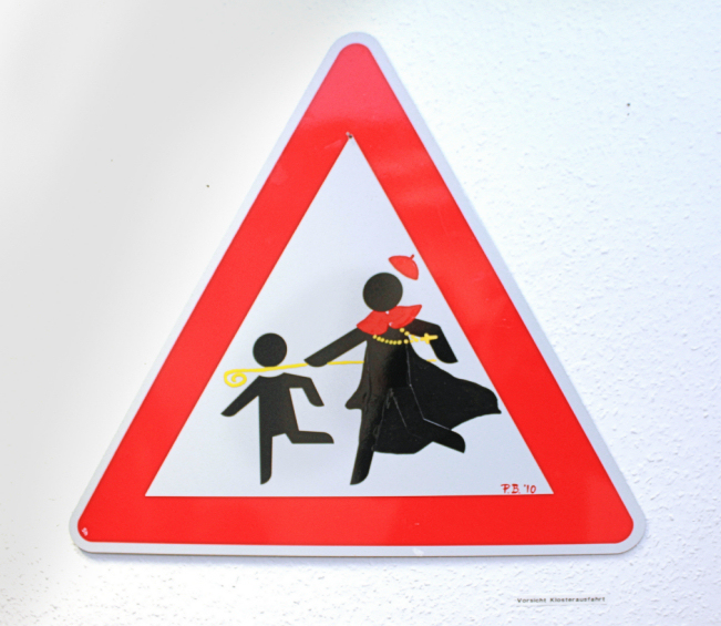 Vorsicht Klosterausfahrt